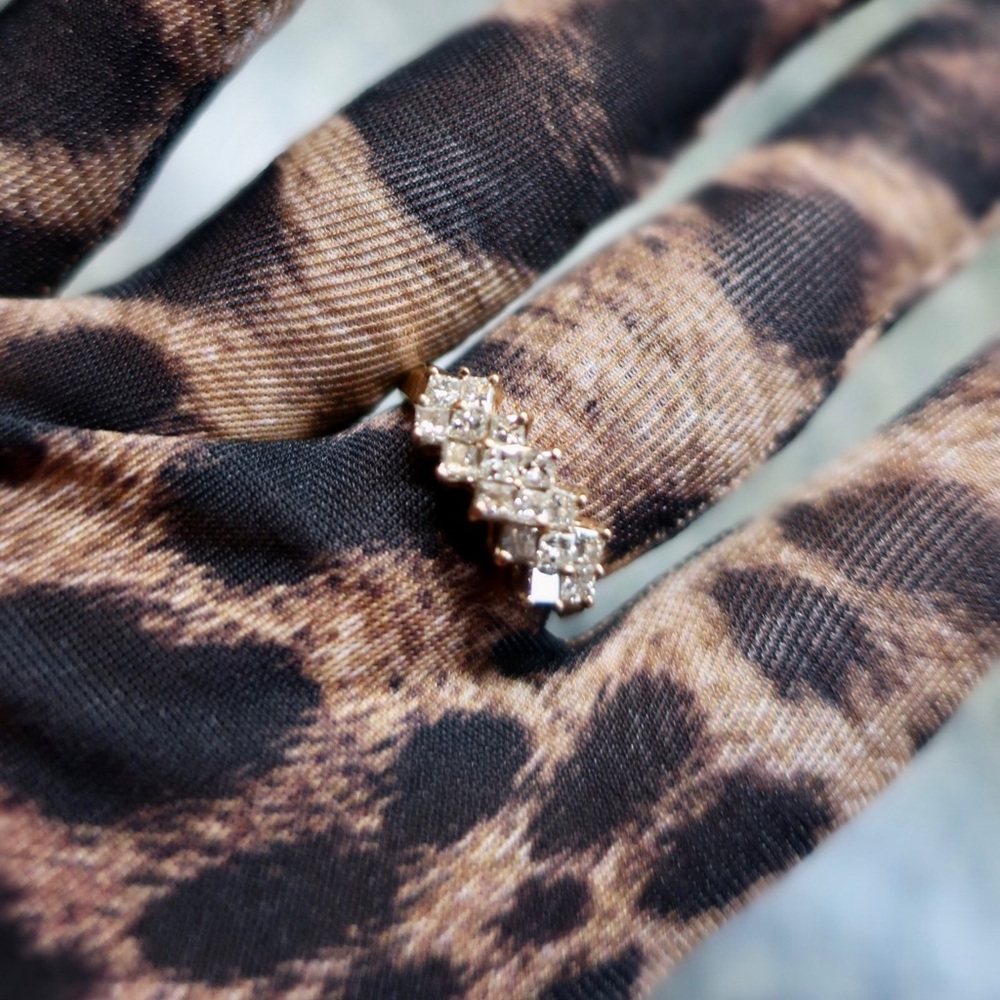10k Diamond ring - Picture 3 of 8